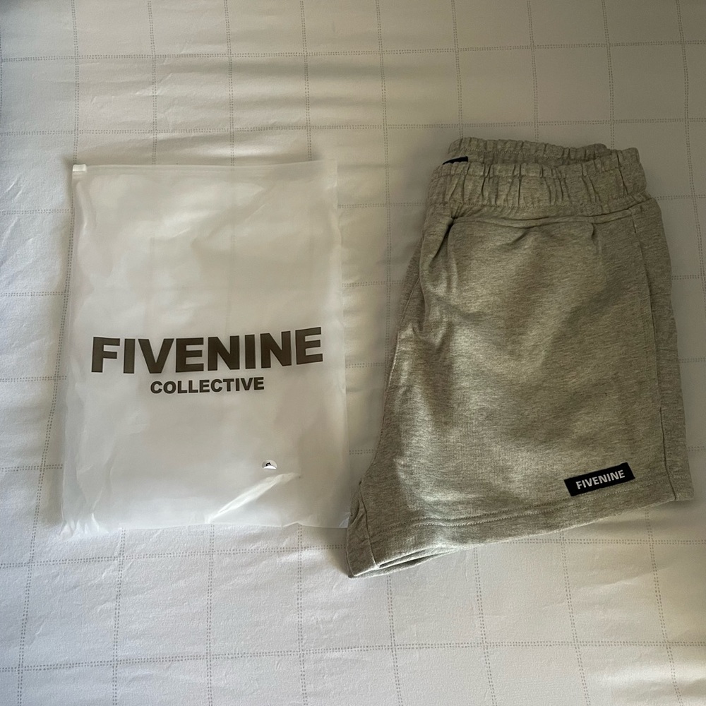 BRAND NEW Mens FIVE NINE shorts size small
